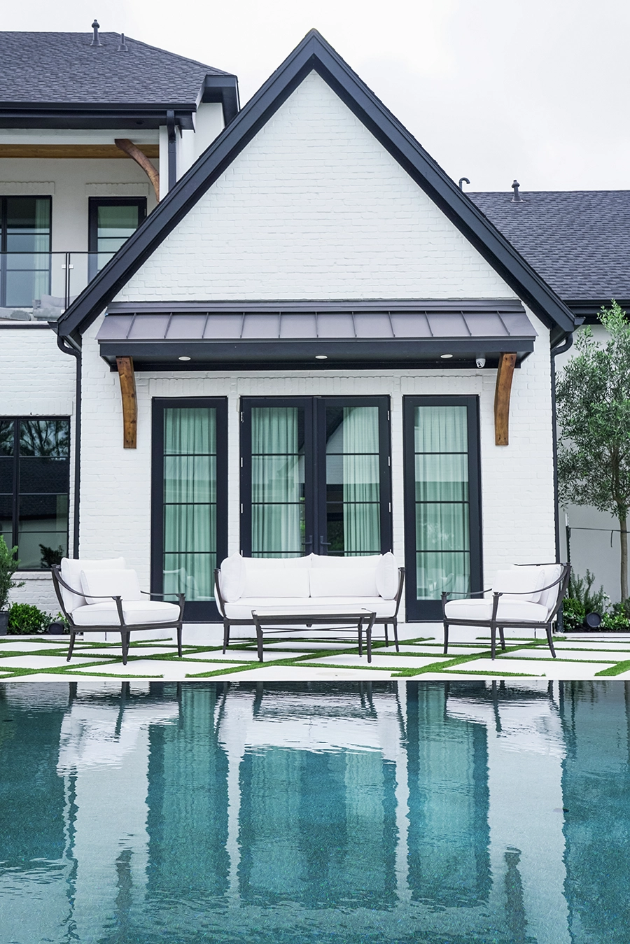 Modern Contemporary home with a pool