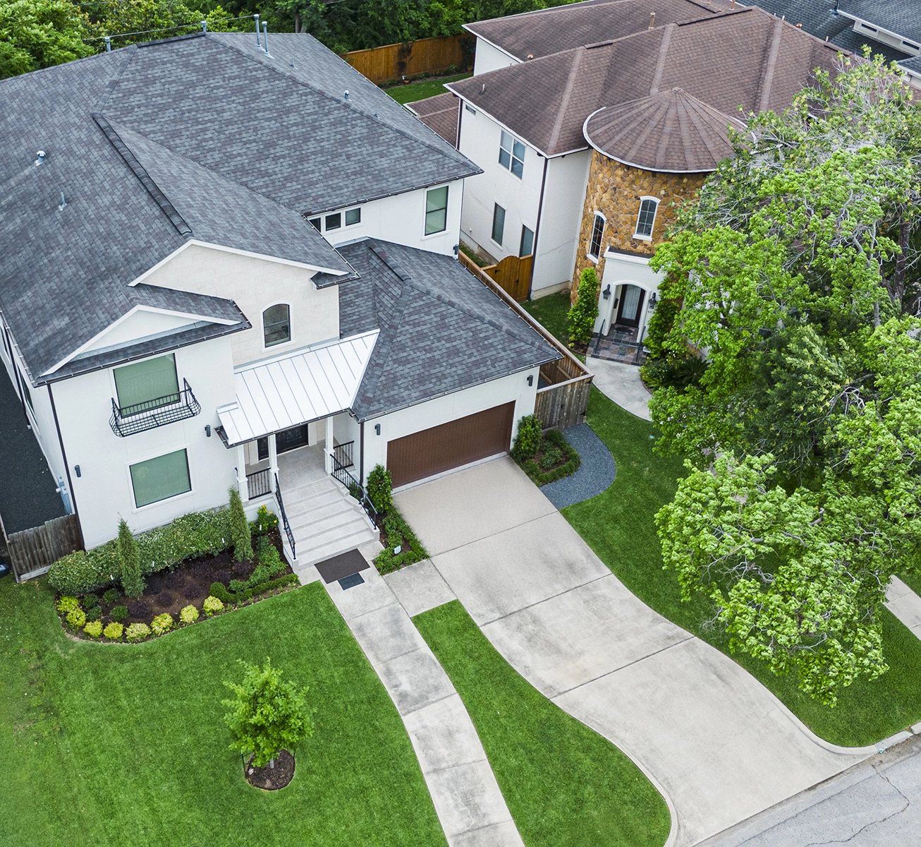 Hogue landscape maintenance Bellaire TX 77401 — lawn care and seasonal planting