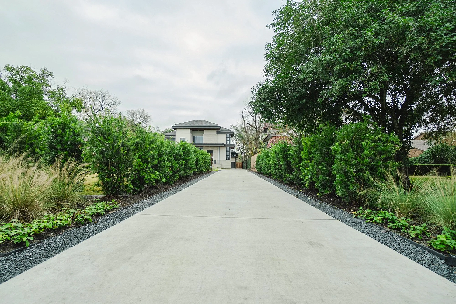 Hogue landscape maintenance Bellaire TX 77401 — lawn care and seasonal planting